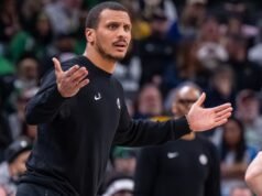 凱爾特人隊的喬馬祖拉被評為 NBA 年度最佳教練