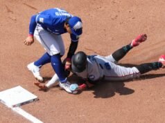 岡本動搖了 HBP 為藍鳥隊提供了險勝馬林魚隊的動力