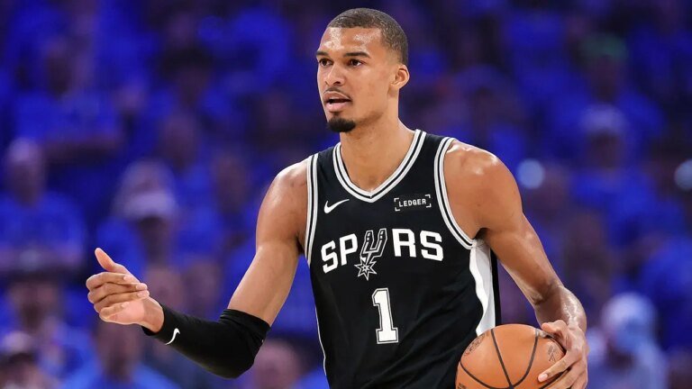 馬刺隊在第七場比賽中擊敗雷霆隊，進入 NBA 總決賽對陣尼克隊。