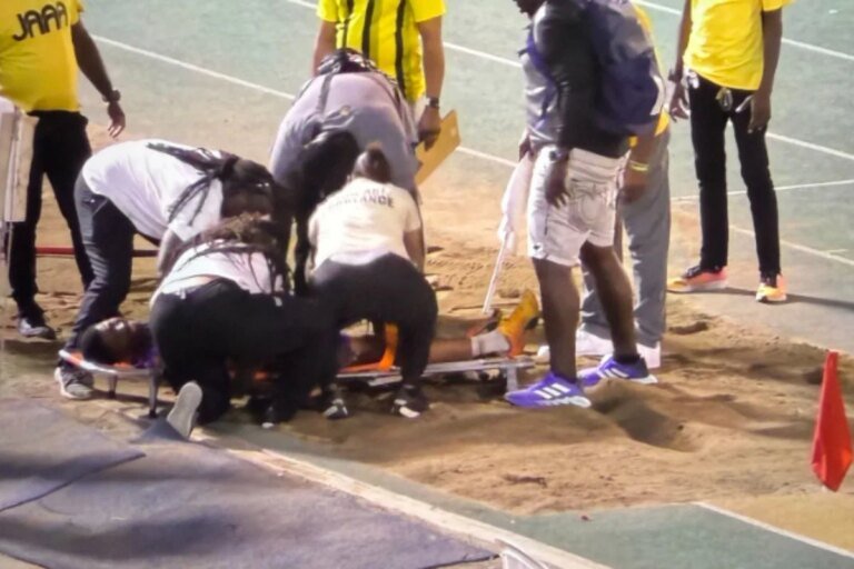 運動員在擔架上崩潰，田徑場抱怨成長