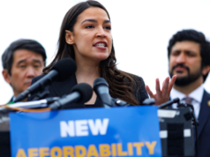 AOC 在集會「拉到南方」後譴責南方保守派
