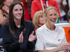 凱特琳克拉克 (Caitlin Clark) 的狂熱隊友用完美的三個字回答告訴 WNBA 仇恨者放鬆一下。