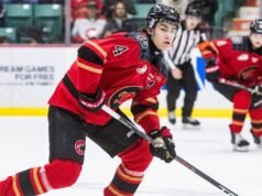 報導:NHL 最佳選秀新秀卡森·卡雷爾斯已承諾北達科他州