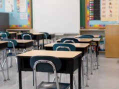 拉斯維加斯學區起訴因 Pro-ICE 標誌而被開除的學生
