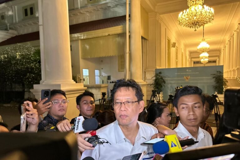 財政部長：政府正在進入債券市場以穩定盧比