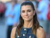 丹妮卡·帕特里克 (Danica Patrick) 出現在印地 500 大賽上,品嚐了看起來像是殘骸的新 TN 大口鱸魚拼盤和肉類。