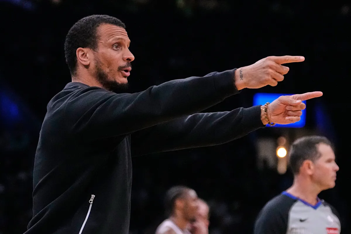 波士頓隊的喬馬祖拉贏得了年度 NBA 教練，聲稱這應該是一個員工獎