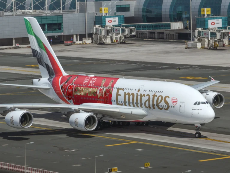 阿聯酋航空推出全新 A380 塗裝慶祝阿森納奪得英超聯賽冠軍