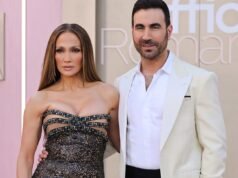 珍妮佛洛佩茲 (Jennifer Lopez) 表示布雷特戈德斯坦 (Brett Goldstein) 是她《辦公室戀情》的最大粉絲