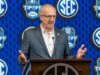 Greg Sankey 明確表示,SEC 尚未開始討論 16 隊 CFP 格式,該格式屬於十大聯盟。