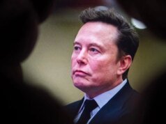美國法官要求馬斯克保持“密切”,他飛往中國。