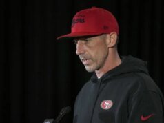 凱爾·沙納漢 (Kyle Shanahan) 在向 49 人隊更衣室發出通知後,希望糾正克里斯蒂安·麥卡弗里 (Christian McCaffrey) 犯下的代價高昂的錯誤
