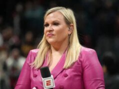 「Break Me」:ESPN 的 Holly Rowe 解決足球休賽期任務中的問題
