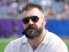 賈森凱爾斯 (Jason Kelce) 被冷落,ESPN 同事戰勝老鷹傳奇贏得體育艾美獎
