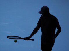 觀看:憤怒的 ATP 職業球員在球場上與裁判對峙,場面令人震驚