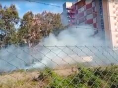 影片:高速公路附近草地發生猛烈火災引起鄰居恐懼和擔憂