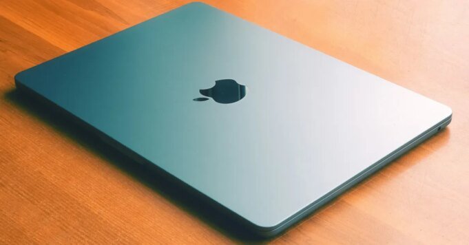 macbook-air-m4-model.jpg
