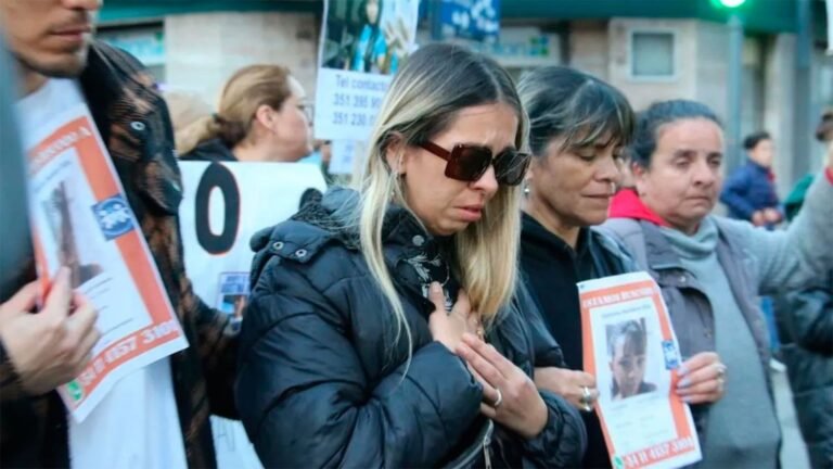 阿戈斯蒂娜·維加的母親已經得知女兒的死訊，不得不被注射藥物