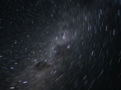 阿耳忒彌斯 2 號月球太空人拍攝了旋轉恆星的令人驚嘆的照片,2026 年 5 月 18 日每日圖片