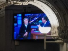 保羅麥卡尼幫助史蒂芬柯伯特告別《深夜秀》