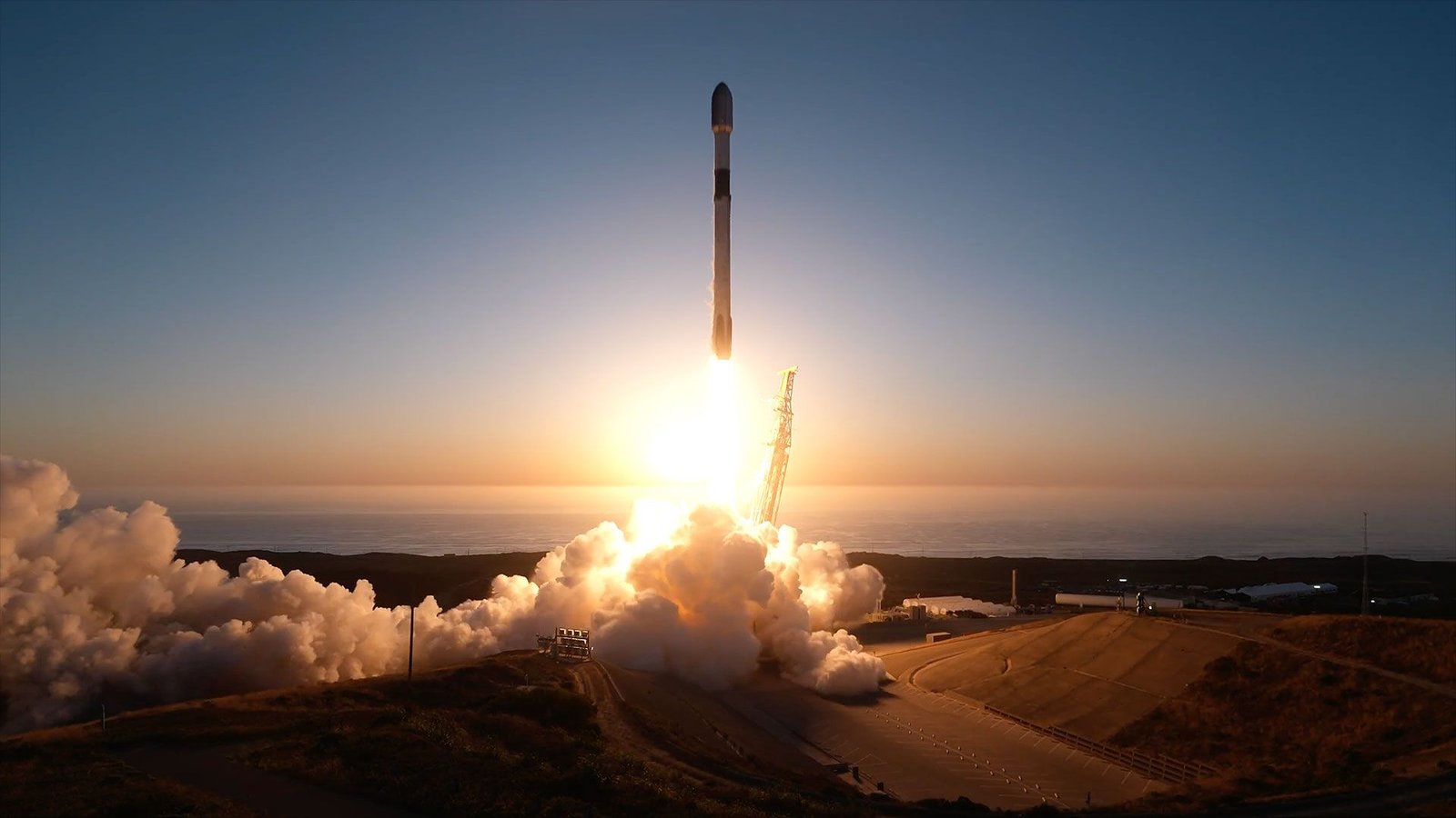 SpaceX 在加州發射獵鷹 9 號火箭時發射了 24 顆星鏈衛星