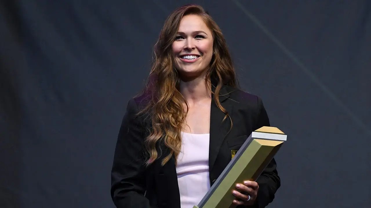 Ronda Rousey 談論 AEW 角度、令人驚訝的職業摔角亮相