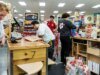 Trader Joe 的員工揭示了為什麼顧客認為他們一直在調情