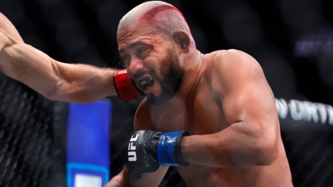 two-time-UFC-flyweight-champion-Deiveson-Figueiredo.jpg