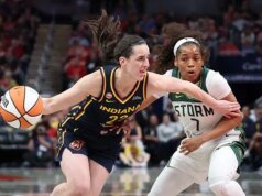 在 WNBA 在 Fever 宣傳圖片中使用 Raven Johnson 後,凱特琳·克拉克 (Caitlin Clark) 拿下 21 分和 10 次助攻。