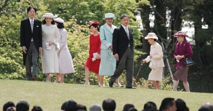 00int-japan-royals-01-kpvg-facebookJumbo.jpg