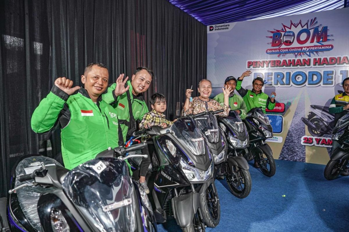 Pertamina Patra Nyaga 授予線上摩托車出租車司機 25 輛摩托車