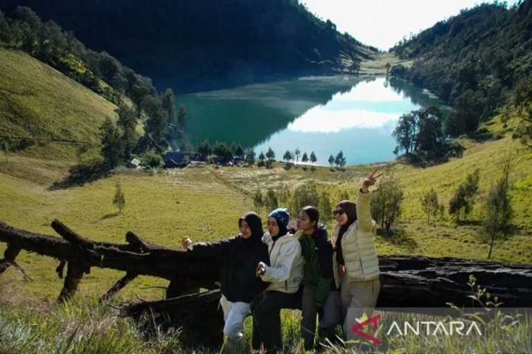 TNBTS逮捕了13名涉嫌非法攀登塞梅魯山的人