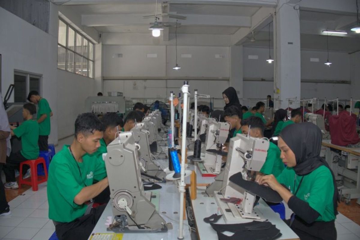 Indef鼓勵印尼工業出口以加強人力資源和中小企業