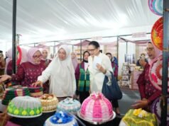 Dekranasda Makassar 國際代表團展示 MSME 工藝品