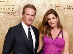 60 歲的辛蒂克勞馥 (Cindy Crawford) 透露,她的丈夫蘭德格伯 (Rande Gerber) “強烈反對”整容,因為他喜歡她自然的“素顏”造型。