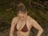 56 歲的珍妮佛洛佩茲 (Jennifer Lopez) 在一部不修邊幅的浪漫喜劇《辦公室戀情》中,穿著非常暴露的比基尼,冒著衣櫃故障的風險