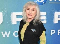 黛比哈利 (Debbie Harry) 在《女超人》首映式上與她的前金發女郎重聚,80 歲高齡的金發女郎仍然是一枚重磅炸彈