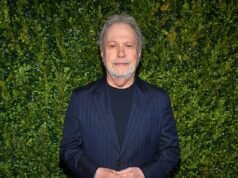 比利克里斯托 (Billy Crystal) 在洛杉磯 Wake Up 活動中對川普甘迺迪中心的除名戲劇進行了殘酷的挖苦