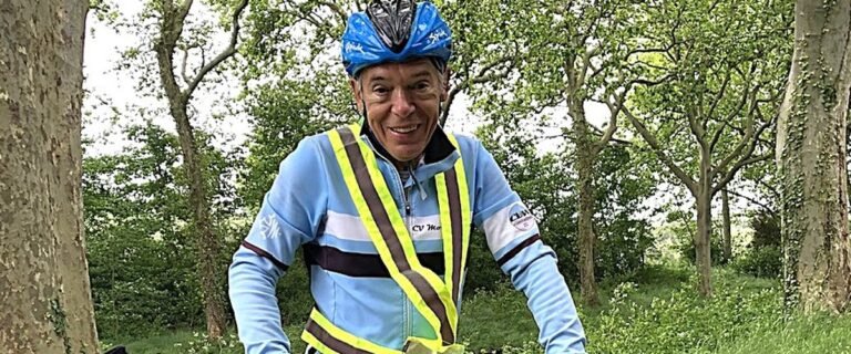 「一開始我們就得到了薩姆和消防員的人數」：這位70歲的自行車手每年日夜騎行約10,000公里。