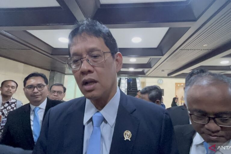 普爾巴亞強調，根據總統的指示，他將繼續擔任財政部長