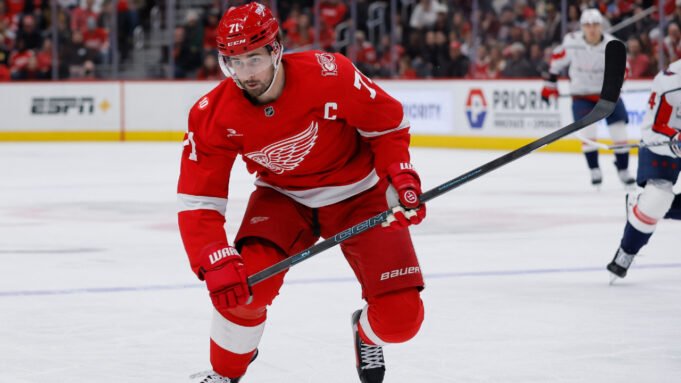 1780834664_Dylan-Larkin.jpg