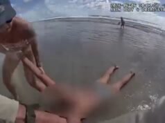 隨身攝影機顯示在新士麥那海灘營救一名婦女