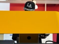川普對洛杉磯市長選舉「被操縱」的抱怨可能是中期選舉之夜的預演