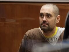 尼克雷納向信託基金尋求資金,以在父母被謀殺案中為自己辯護