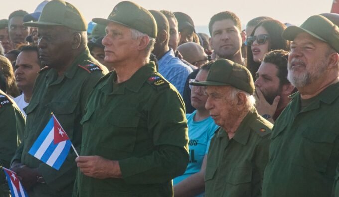 1781810638_APTOPIX_Cuba_Raul_Castro_9584__c0-162-3894-2433_s1200x700.jpg