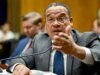 明尼蘇達州總檢察長 Keith Ellison 回答有關 80 億美元詐欺案的問題