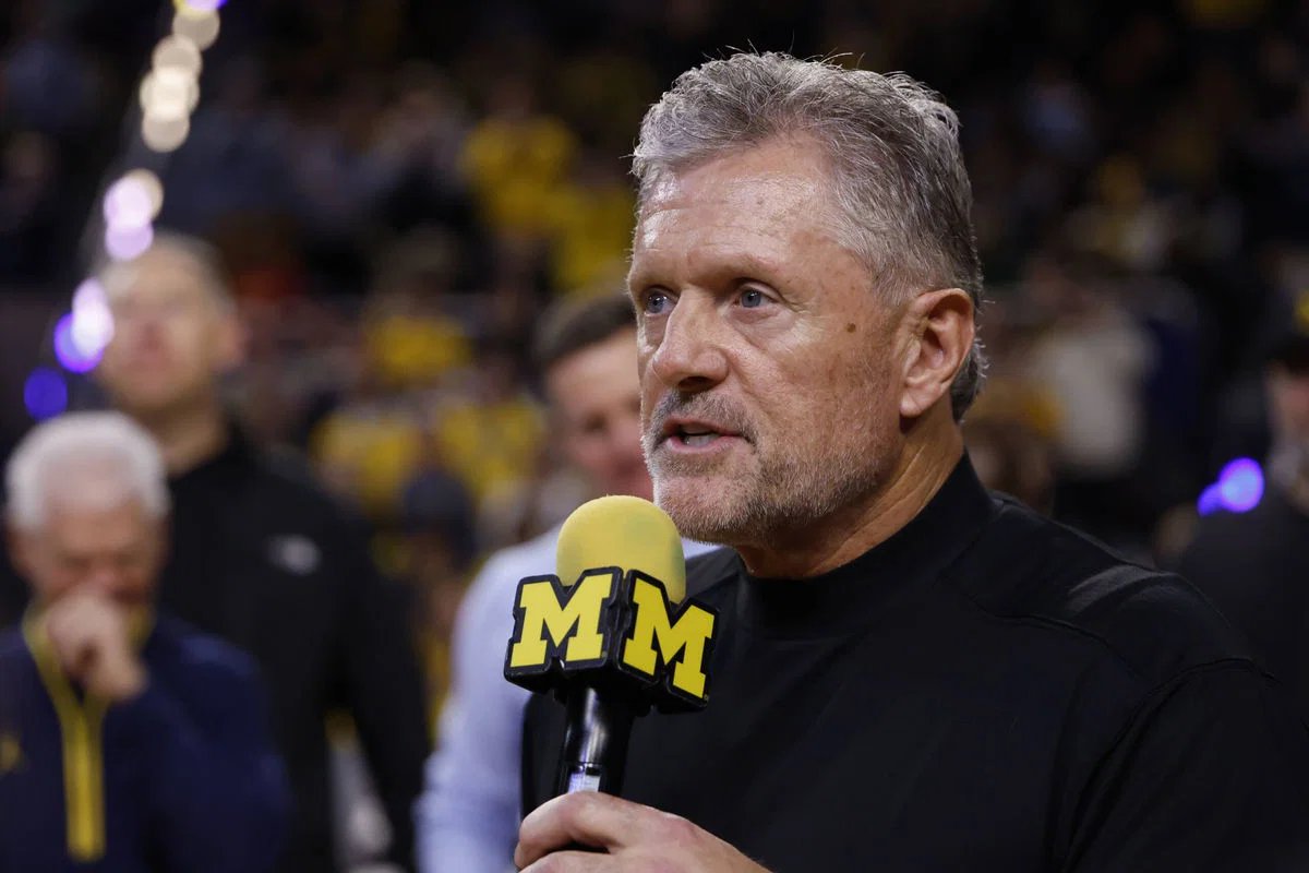 凱爾惠廷漢姆 (Kyle Whittingham) 宣布任命布萊斯安德伍德 (Bryce Underwood) 少校，結束了密西根州長期存在的傳統
