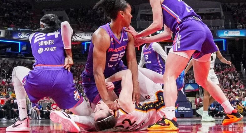 「應該有更多的禮貌」：前 NFL 球星在被艾莉莎·托馬斯毆打喉嚨後表達了對凱特琳·克拉克的想法