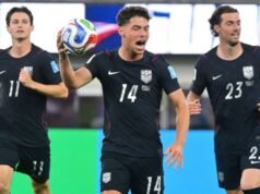 格雷格·伯哈爾特 (Greg Berhalter) 在兒子塞巴斯蒂安 (Sebastian) 世界盃進球後落淚