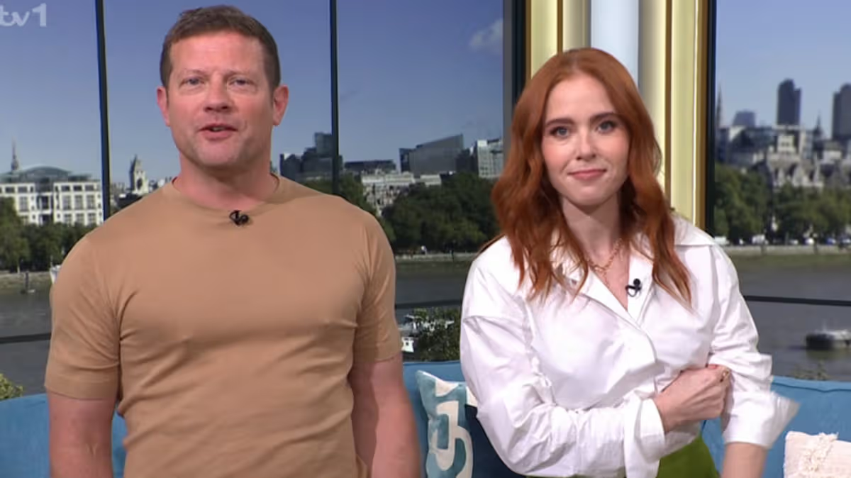 安吉拉·斯坎倫 (Angela Scanlon) 主持《今晨》(This Morning)，而艾莉森·哈蒙德 (Alison Hammond) 缺席現場表演